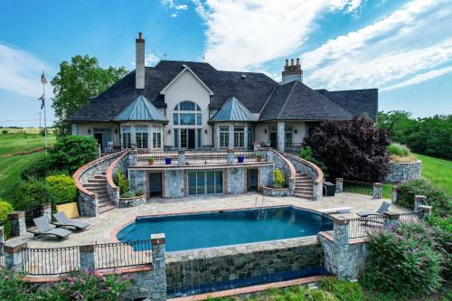 Gettysburg House | Inviting Gettysburg Estate with Pool & Child-Friendly Options