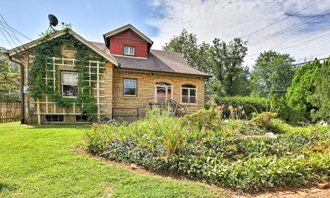 Strathmoor Village House | Inviting Louisville Home: Steps from Dining and Spa