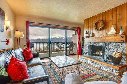 Dillon Apartment | Inviting Dillion Getaway: Balcony, Grill & Pool Access!