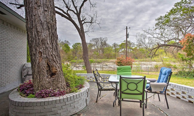 Garland House | Relaxing Creekside Retreat with Patio & Grill near Dallas