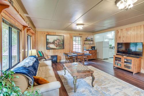 Sugar Pine House | Cozy Sugar Pine Cabin with Fire Pit Near Yosemite
