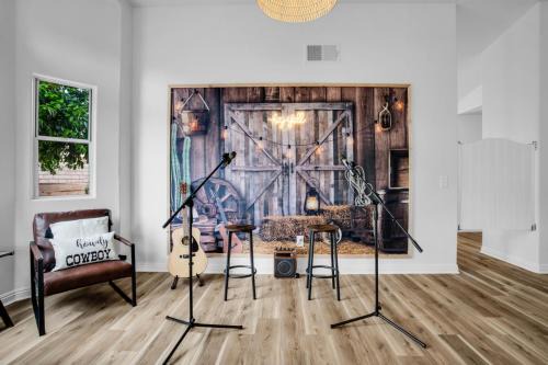 Indio House | Ideal Retreat: 8 Min to Coachella with Heated Pool & Fun