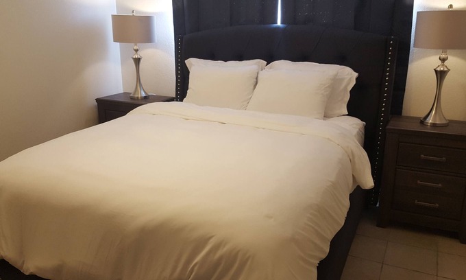Winchester Apartment | Convenient Stay 8 Min to the Strip with Kitchen Access