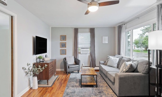 Cheyenne House | Spacious 4-Bedroom Duplex with Hot Tub & 2 Kitchens