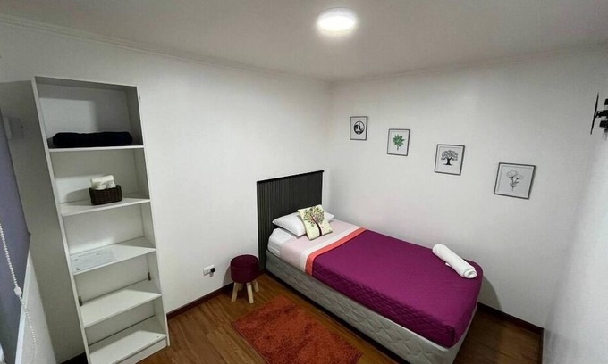 Pudahuel Apartment | ¡8 minutes from the airport! Room with a shared bathroom at a traveler's house