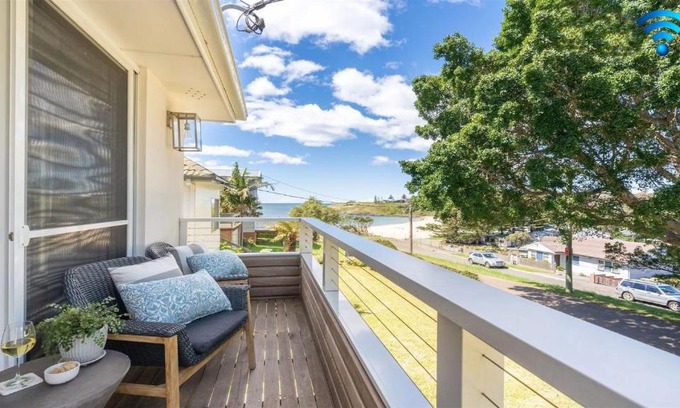 Kiama House | Relax at 8 on Chapman: Family-Friendly with Hot Tub