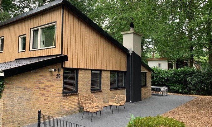 Rheezerveen House | Family-Friendly 9-Person Bungalow Near Capfun Stoetenslagh