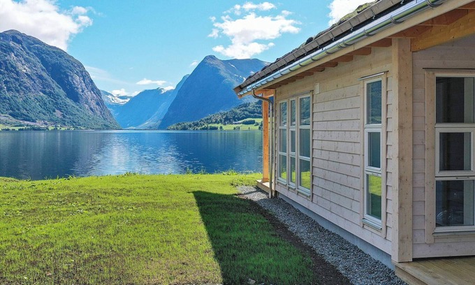 Jolster House | Spacious 8-Person Holiday Home in Skei i Jølster