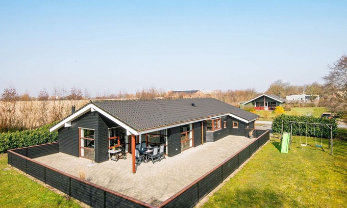 Pøt Strandby House | Spacious 8-Person Holiday Home in Juelsminde with Spa