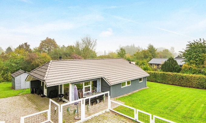 Pøt Strandby House | 8 person holiday home in Juelsminde-By Traum