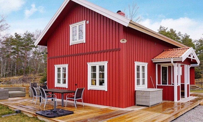 Grebbestad House | Ideal 8-Person Holiday Home in Grebbestad with Breakfast