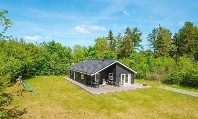 Silkeborg Municipality House | Ideal Holiday Home for 8 in Silkeborg with Breakfast