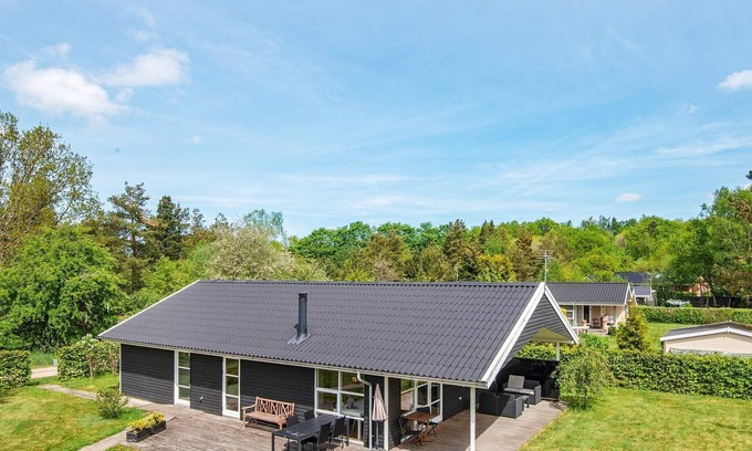 Silkeborg Municipality House | Perfect 8-Person Holiday Home in Silkeborg with Breakfast