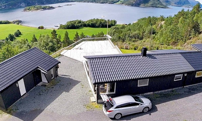 Snillfjord House | Ideal 8-Person Holiday Home with Oceanfront Views