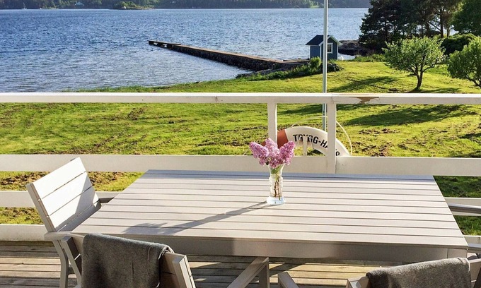 Ljungskile House | Spacious 8-Person Holiday Home with Oceanfront Views