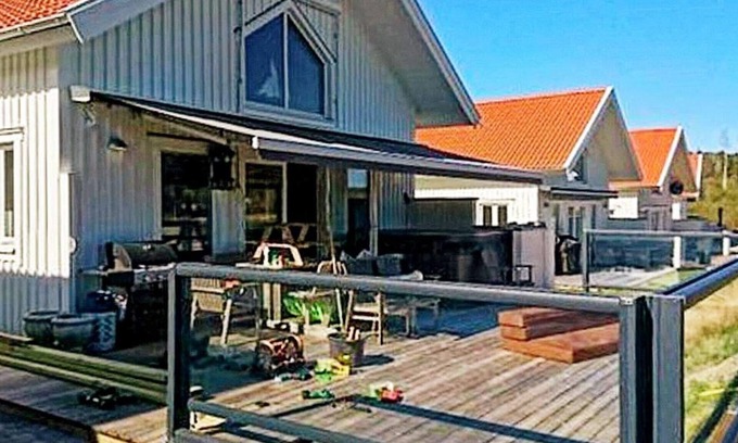 Lokholmen House | Family-Friendly 8-Person Holiday Home in Strömstad
