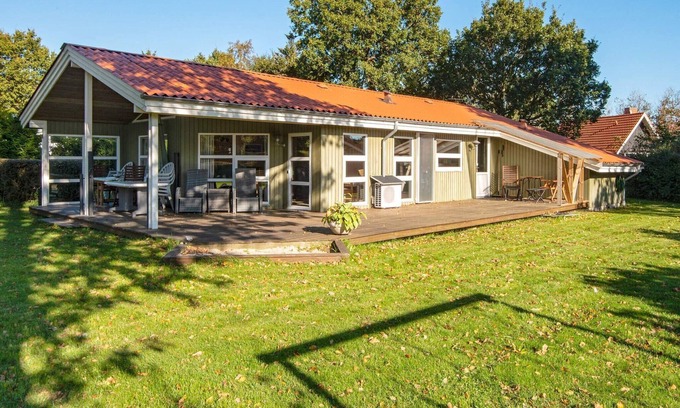 Fjellerup House | Ideal 8-Person Holiday Home in Glesborg with Ocean View