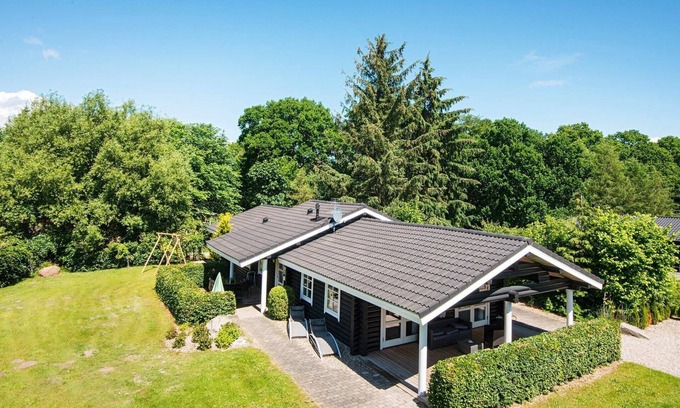 Fjellerup House | Family-Friendly Holiday Home with Ocean View in Glesborg