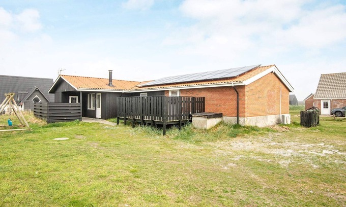Vrist Strand House | Spacious 8-Person Holiday Home with Oceanfront Views