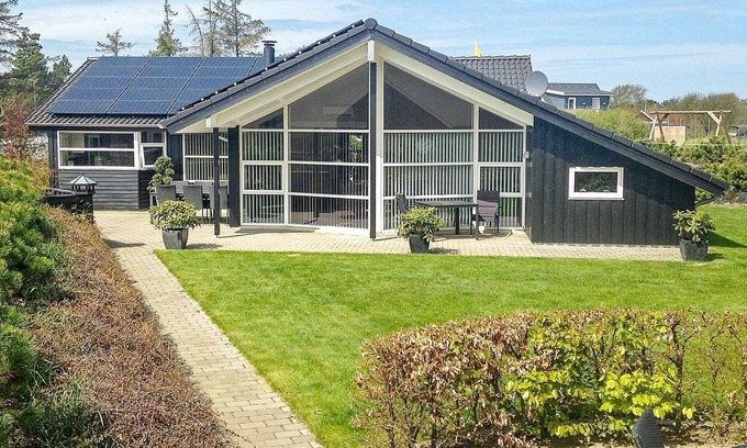 Blavand House | Ideal Holiday Home for 8 in Blåvand with Spa Amenities