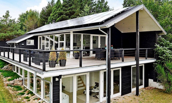 Tranum House | Ideal Holiday Home for 8 in Brovst with Breakfast Included