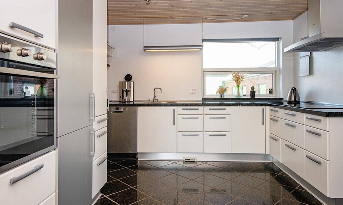 Galten House | Spacious Holiday Home for 8 in Galten with Kitchen & Breakfast