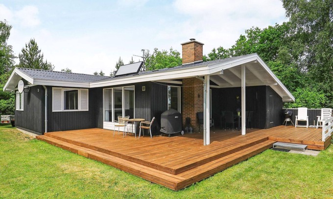 Sundstrup House | Family-Friendly 8-Person Holiday Home with Ocean View