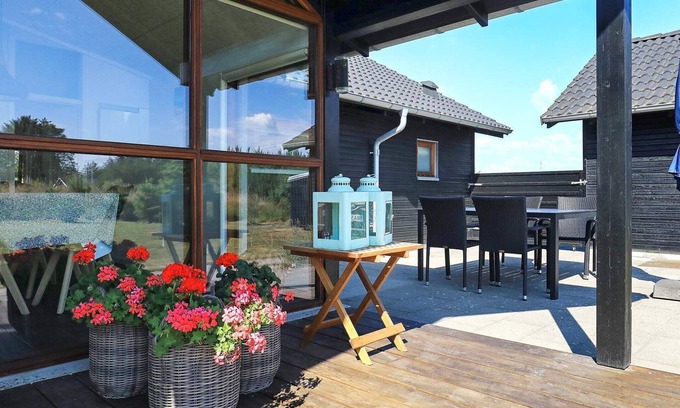 Grønhøj House | Perfect Holiday Home for 8 in Løkken with Spa & Breakfast