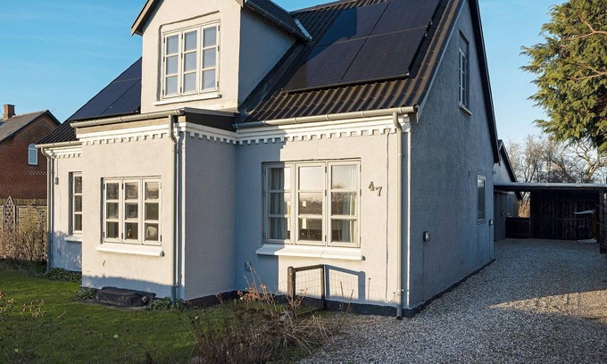Nysted House | Spacious 8-Person Holiday Home with Kitchen in Nysted