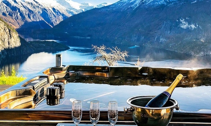Valldal House | Ideal 8-Person Holiday Home with Ocean View in Valldal