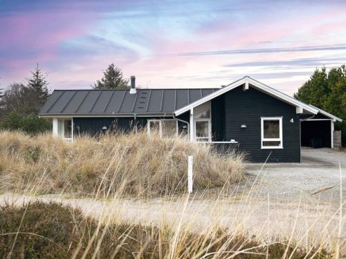 Aalbaek House | Spacious 8-Person Holiday Home in LB K - Rated 9/10