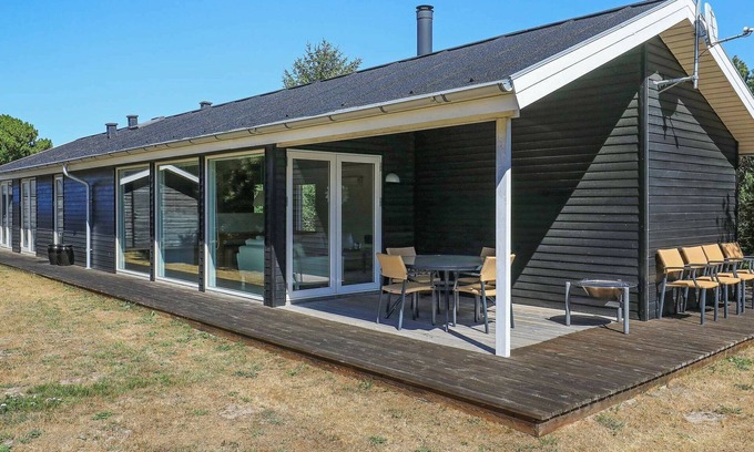 Aalbaek House | Ideal 8-Person Holiday Home in Ålbæk with Breakfast Included
