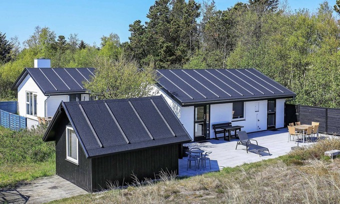 Aalbaek House | Spacious 8-Person Holiday Home in Picturesque Ålbæk