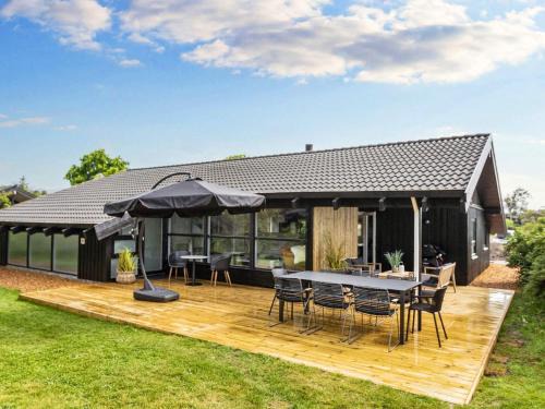 Tversted House | Family-Friendly 8-Person Holiday Home with Pool in Bindslev