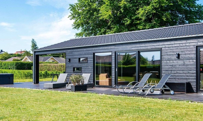 Hejlsminde Strand House | Spacious 8-Person Holiday Home in Hejls with Hot Tub