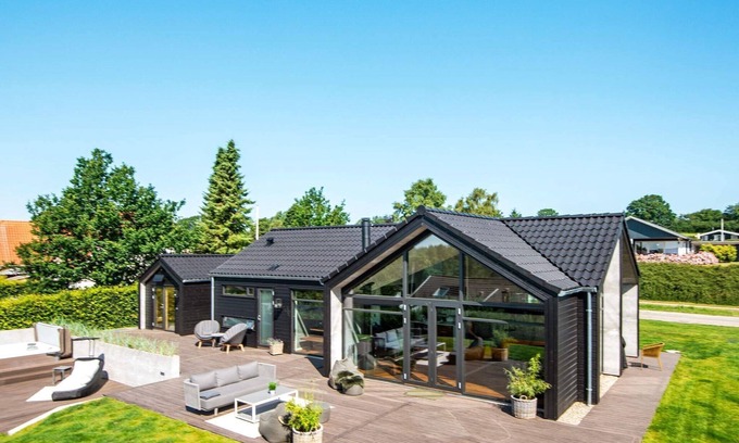 Hejlsminde Strand House | Perfect Holiday Home for 8 in Hejls with Family Amenities