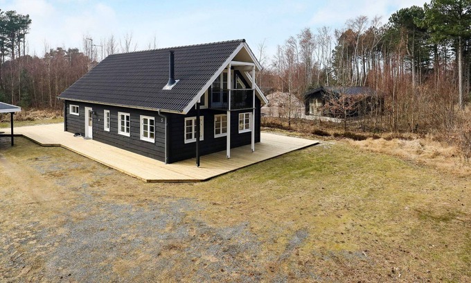 Vestero Havn House | Spacious 8-Person Holiday Home with Oceanfront Views