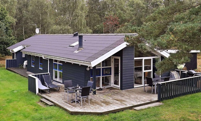 Læsø House | Spacious 8-Person Holiday Home in Læsø with Spa Access