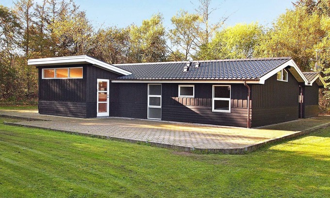 Nørre Lyngby House | Ideal 8-Person Holiday Home in Løkken with Top Amenities