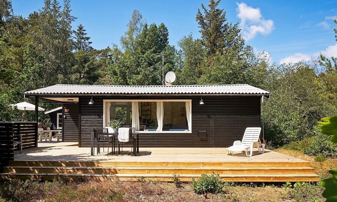 Snogebaek House | Spacious 8-Person Holiday Home in Nexø with Ocean View