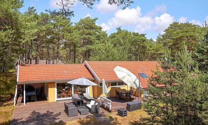 Spidsegard House | Spacious 8-Person Holiday Home with Ocean View in Nexø