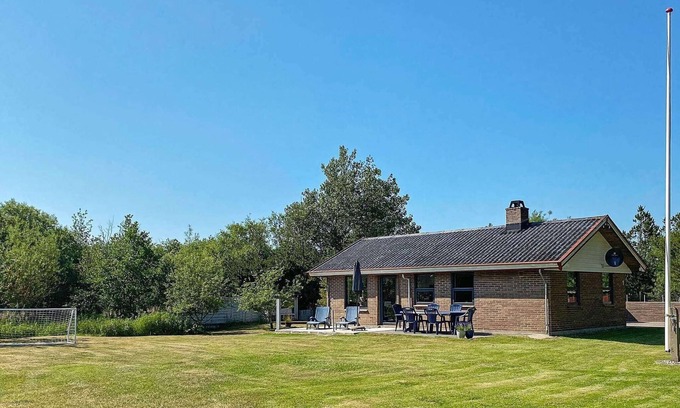 Havneby House | Ideal 8-Person Holiday Home in Rømø with Breakfast & Kitchen