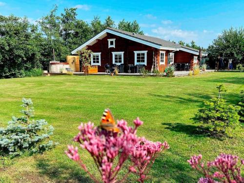 Falen House | Spacious 8-Person Holiday Home in Family-Friendly Hemmet