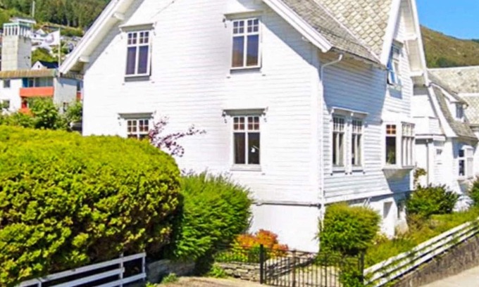 Maloy House | Family-Friendly Holiday Home for 8 in Scenic MÅLØY