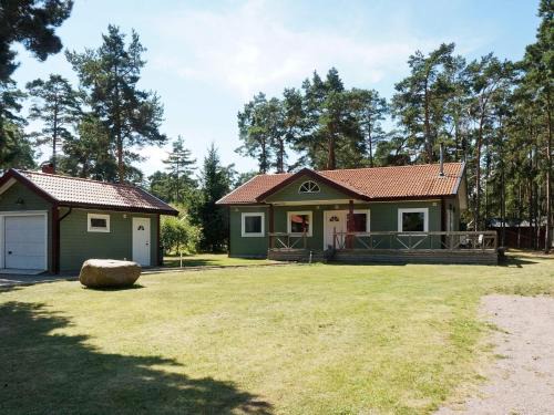 Monsteras House | Comfortable Holiday Home in Mönsterås for Families