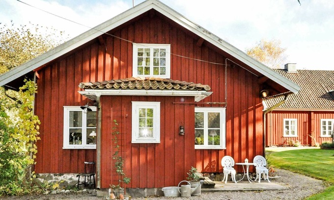 Vastra Tunhem House | Guest Rated 10/10: Ideal Holiday Home for 8 in Vargön