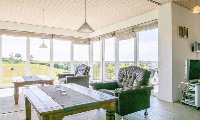 Sundstrup House | Spacious 8-Person Holiday Home in Pet-Friendly Skals