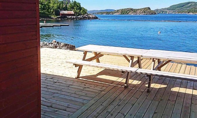 Afjord House | Ideal 8-Person Holiday Home with Ocean View in Revsnes
