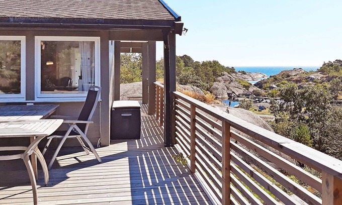 Risor House | Spacious 8-Person Holiday Home with Oceanfront Views
