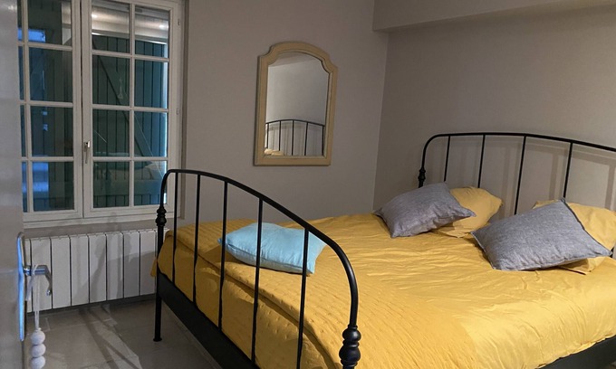 Saint-Paul-en-Foret Villa | Spacious 8-Person Villa by Lake with Private Pool